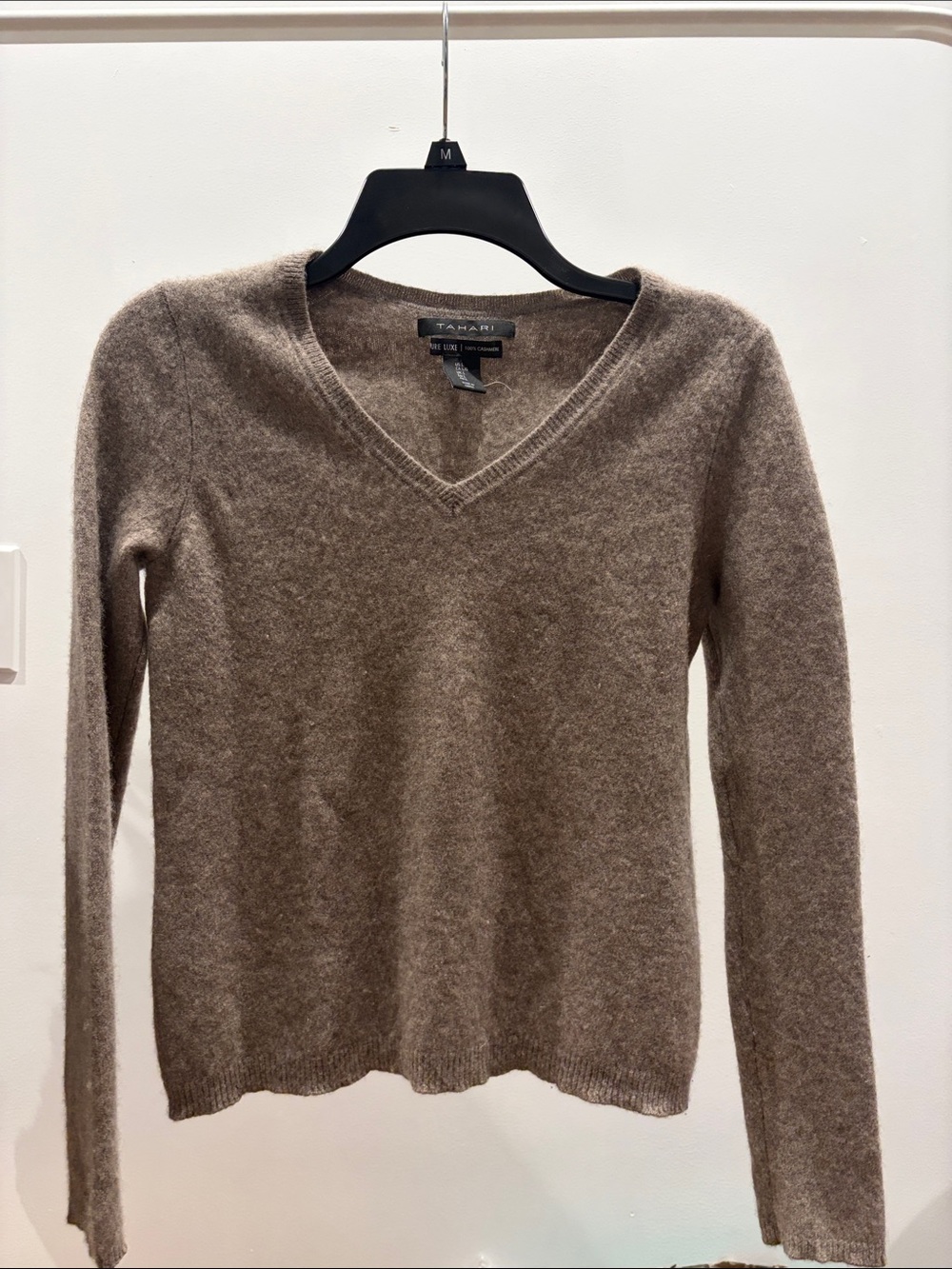 Tahariโ Taupe V-Neck Cashmere-Blend Sweater